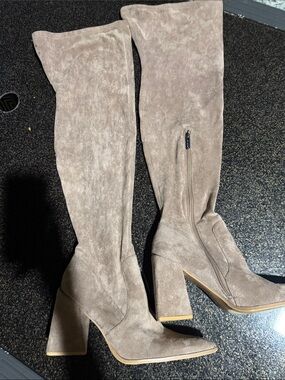 Cape Robbin Taupe Suede Block Heel Ankle Boots